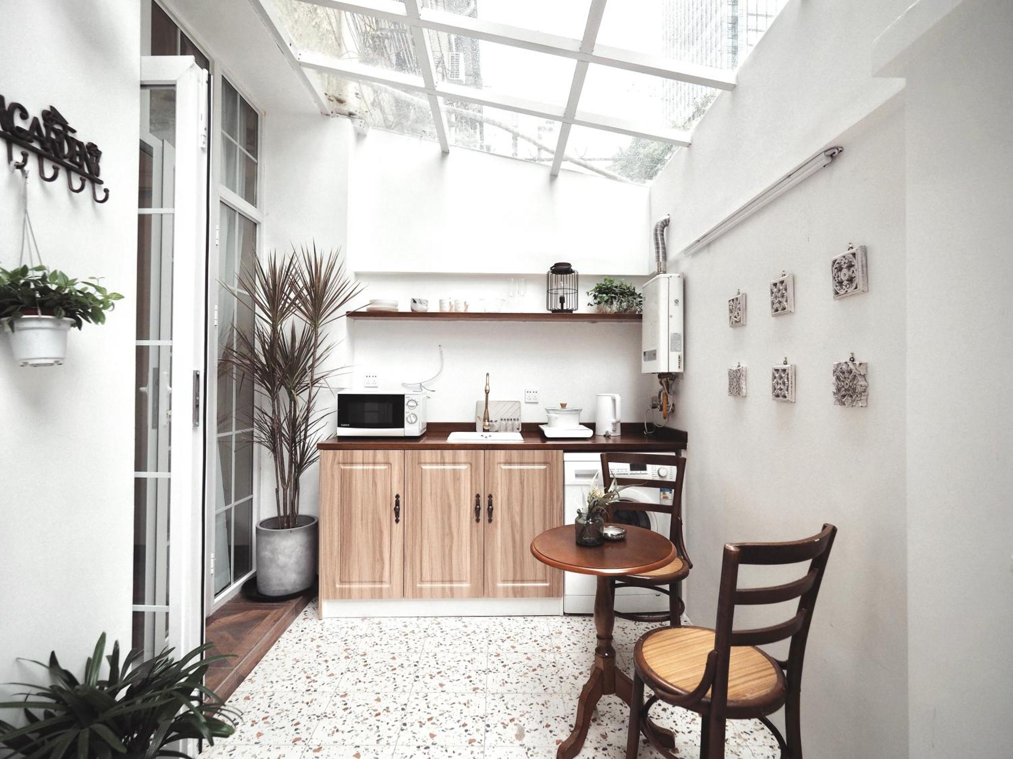 Apartment Timeless 弄堂记忆 独门独院 观影泡浴 地铁线x3 Iapm核心商圈 *